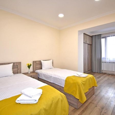 2 Bedroom Apartment, Quiet And Spacious เยเรวาน ภายนอก รูปภาพ