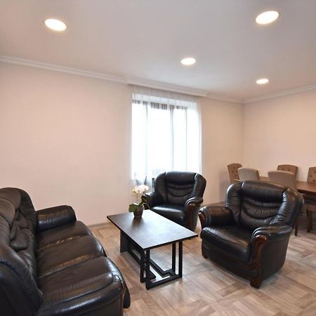 2 Bedroom Apartment, Quiet And Spacious เยเรวาน ภายนอก รูปภาพ