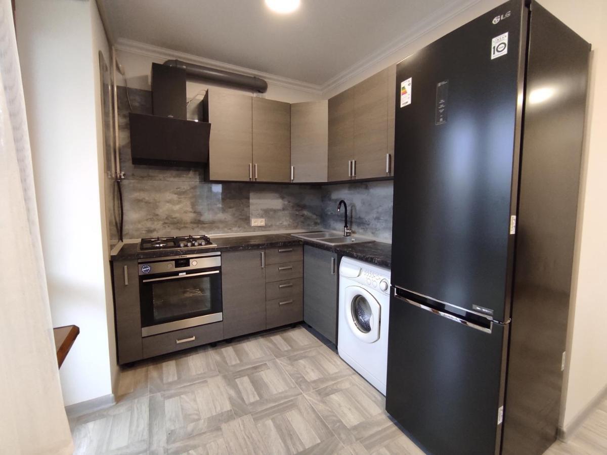 2 Bedroom Apartment, Quiet And Spacious เยเรวาน ภายนอก รูปภาพ