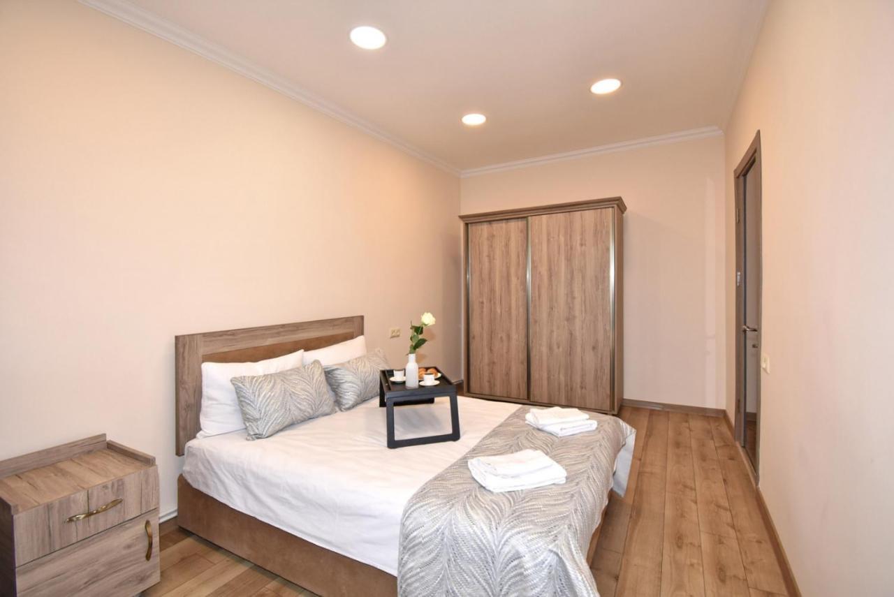 2 Bedroom Apartment, Quiet And Spacious เยเรวาน ภายนอก รูปภาพ