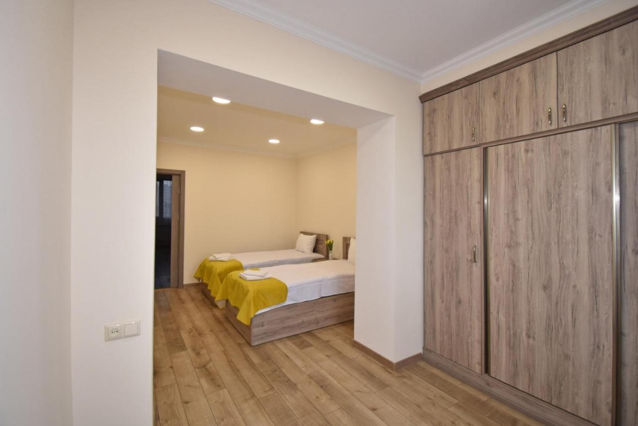 2 Bedroom Apartment, Quiet And Spacious เยเรวาน ภายนอก รูปภาพ