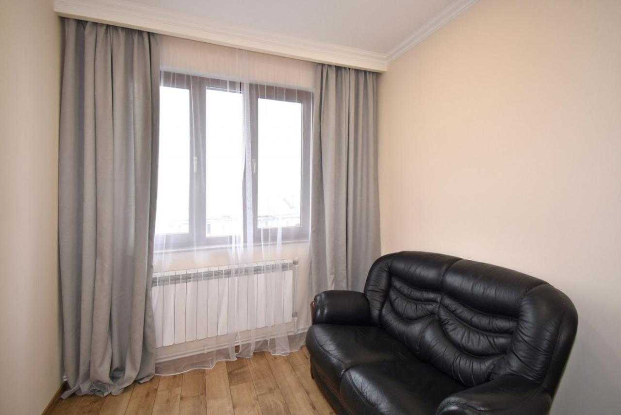 2 Bedroom Apartment, Quiet And Spacious เยเรวาน ภายนอก รูปภาพ