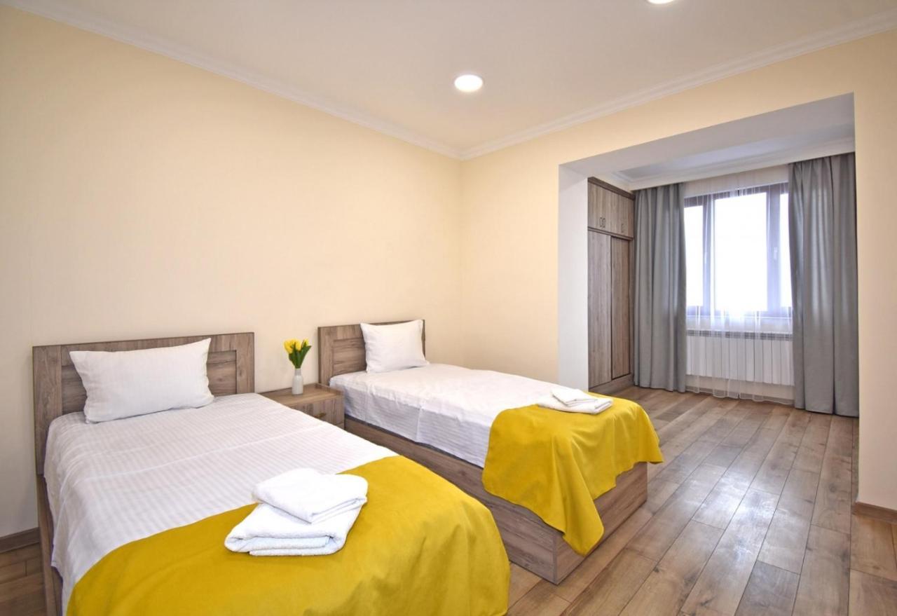 2 Bedroom Apartment, Quiet And Spacious เยเรวาน ภายนอก รูปภาพ