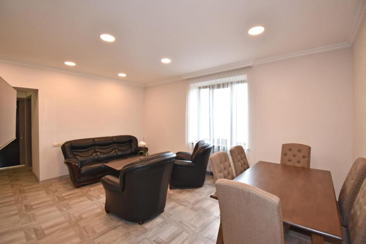 2 Bedroom Apartment, Quiet And Spacious เยเรวาน ภายนอก รูปภาพ