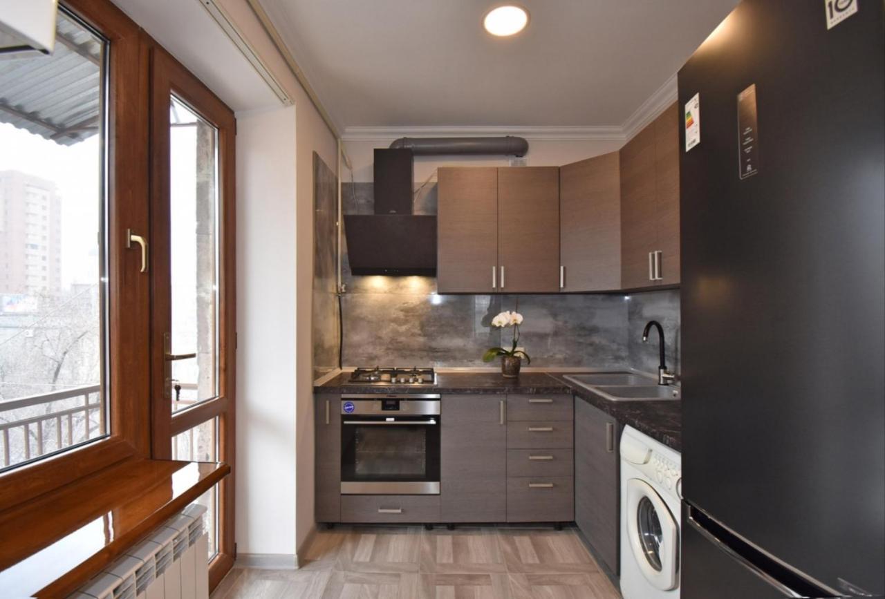 2 Bedroom Apartment, Quiet And Spacious เยเรวาน ภายนอก รูปภาพ